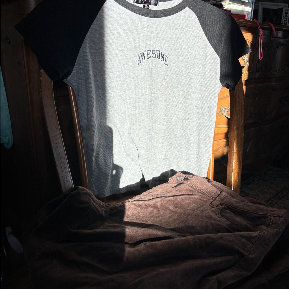 Gray and Black Raglan T-Shirt with 'Awesome' Print